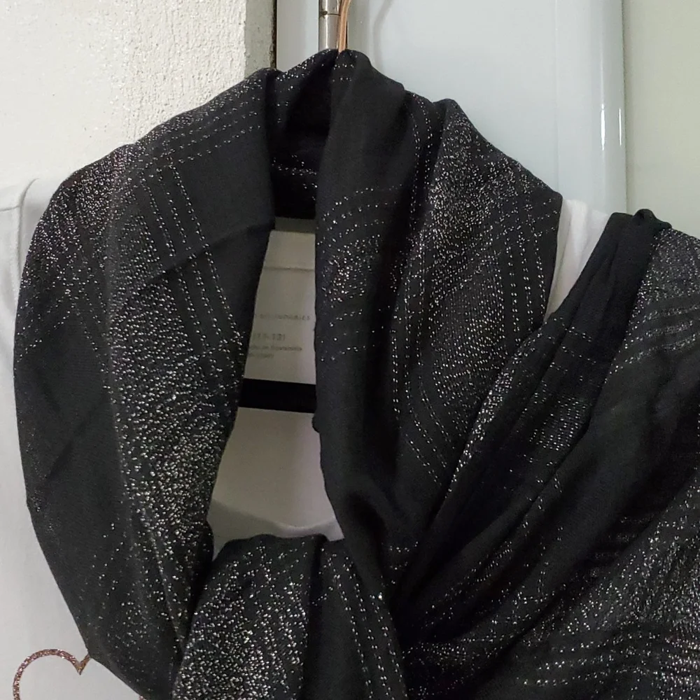 Zuriel Scarf Black & Silver New Without Tag